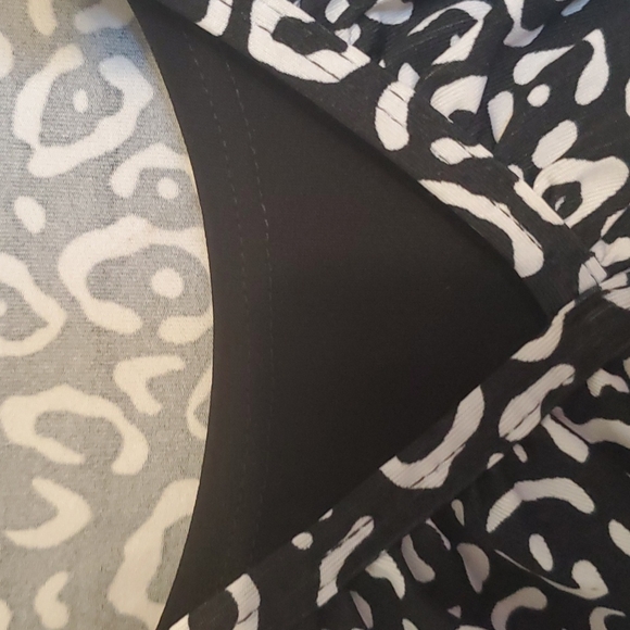 Elementz black and white pattern short sleeve rouched top - Picture 5 of 7